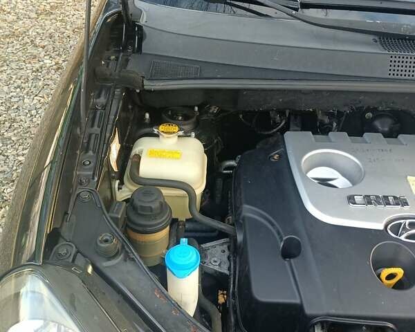 Черный Хендай Туксон, объемом двигателя 2 л и пробегом 236 тыс. км за 6000 $, фото 19 на Automoto.ua