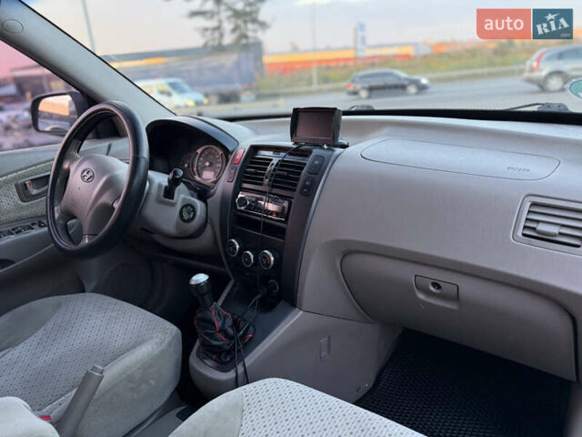 Хендай Туксон 2004 у Тернополі на Automoto.ua Чорний Хендай Туксон, об'ємом двигуна 1.99 л та пробігом 293 тис. км за 6300 $, фото 34 на Automoto.ua