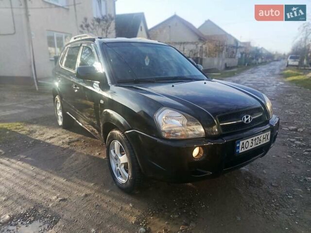 Черный Хендай Туксон, объемом двигателя 1.99 л и пробегом 302 тыс. км за 6300 $, фото 1 на Automoto.ua