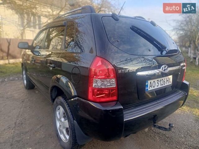 Черный Хендай Туксон, объемом двигателя 1.99 л и пробегом 302 тыс. км за 6300 $, фото 4 на Automoto.ua