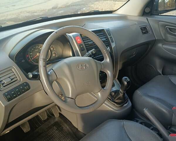 Черный Хендай Туксон, объемом двигателя 2 л и пробегом 236 тыс. км за 6000 $, фото 10 на Automoto.ua