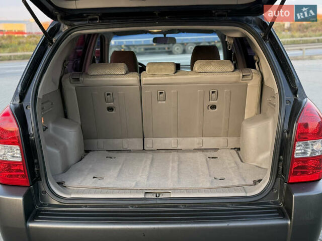 Хендай Туксон 2004 у Тернополі на Automoto.ua Чорний Хендай Туксон, об'ємом двигуна 1.99 л та пробігом 293 тис. км за 6300 $, фото 22 на Automoto.ua