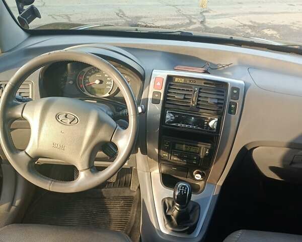 Черный Хендай Туксон, объемом двигателя 2 л и пробегом 236 тыс. км за 6000 $, фото 20 на Automoto.ua