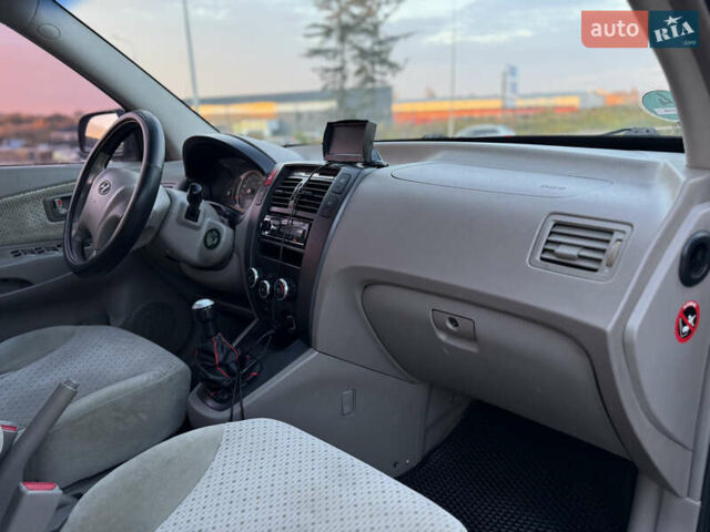 Хендай Туксон 2004 у Тернополі на Automoto.ua Чорний Хендай Туксон, об'ємом двигуна 1.99 л та пробігом 293 тис. км за 6300 $, фото 27 на Automoto.ua