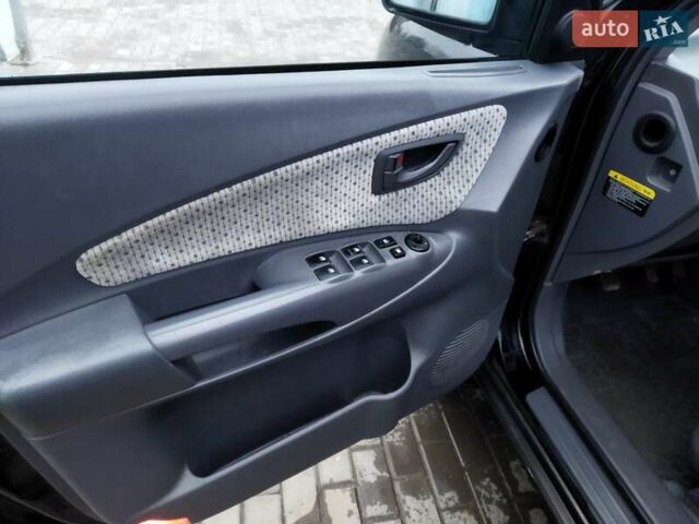 Черный Хендай Туксон, объемом двигателя 1.99 л и пробегом 204 тыс. км за 6100 $, фото 36 на Automoto.ua