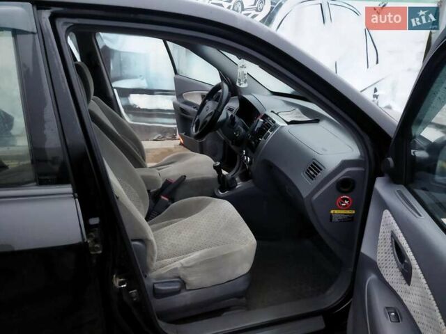 Черный Хендай Туксон, объемом двигателя 1.99 л и пробегом 204 тыс. км за 6100 $, фото 37 на Automoto.ua