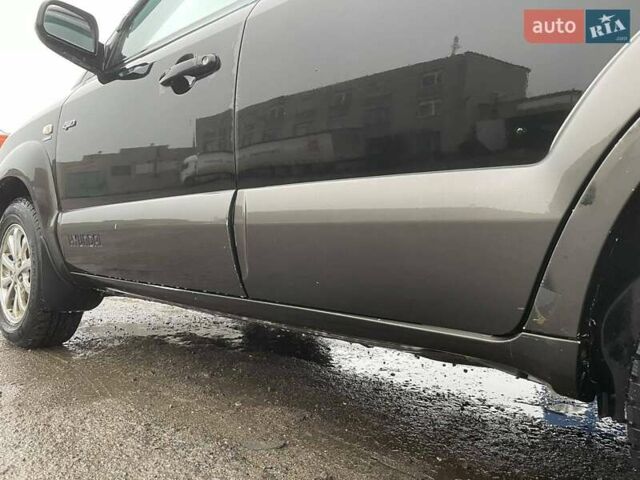 Черный Хендай Туксон, объемом двигателя 1.99 л и пробегом 204 тыс. км за 6100 $, фото 28 на Automoto.ua
