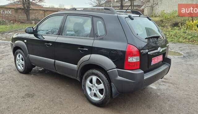 Черный Хендай Туксон, объемом двигателя 1.98 л и пробегом 230 тыс. км за 6390 $, фото 29 на Automoto.ua
