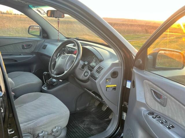 Черный Хендай Туксон, объемом двигателя 2 л и пробегом 137 тыс. км за 4300 $, фото 3 на Automoto.ua