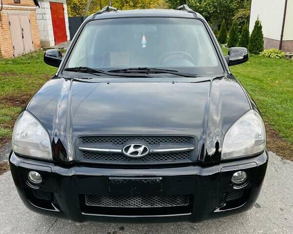 Хендай Туксон 2005 у Хороле на Automoto.ua Чорний Хендай Туксон, об'ємом двигуна 2 л та пробігом 163 тис. км за 7700 $, фото 1 на Automoto.ua
