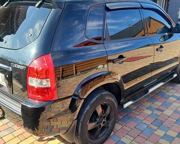 Черный Хендай Туксон, объемом двигателя 2 л и пробегом 315 тыс. км за 7000 $, фото 12 на Automoto.ua