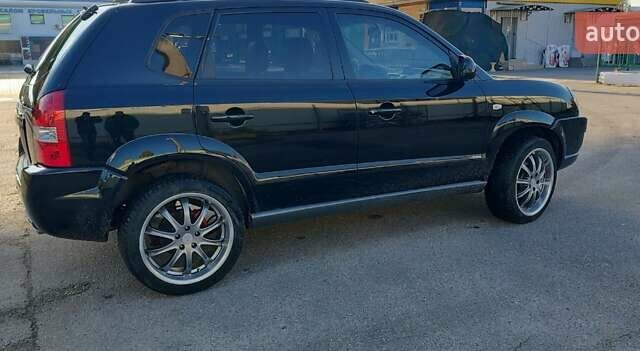 Хендай Туксон 2005 в Харькове на Automoto.ua Черный Хендай Туксон, объемом двигателя 1.98 л и пробегом 173 тыс. км за 8000 $, фото 5 на Automoto.ua