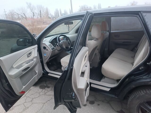 Черный Хендай Туксон, объемом двигателя 2 л и пробегом 293 тыс. км за 4300 $, фото 5 на Automoto.ua