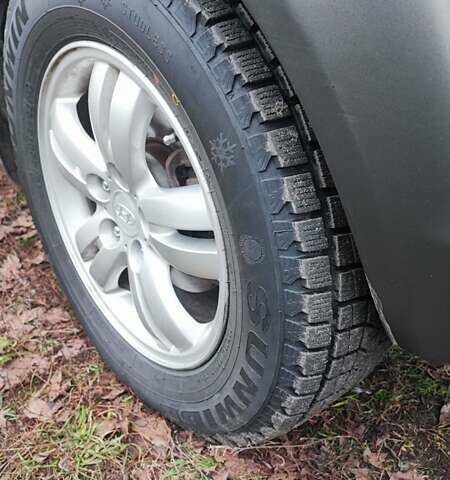 Черный Хендай Туксон, объемом двигателя 2 л и пробегом 284 тыс. км за 4700 $, фото 3 на Automoto.ua