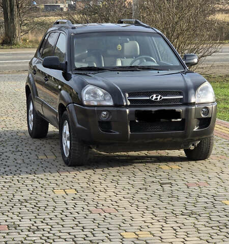 Черный Хендай Туксон, объемом двигателя 2 л и пробегом 217 тыс. км за 7552 $, фото 1 на Automoto.ua