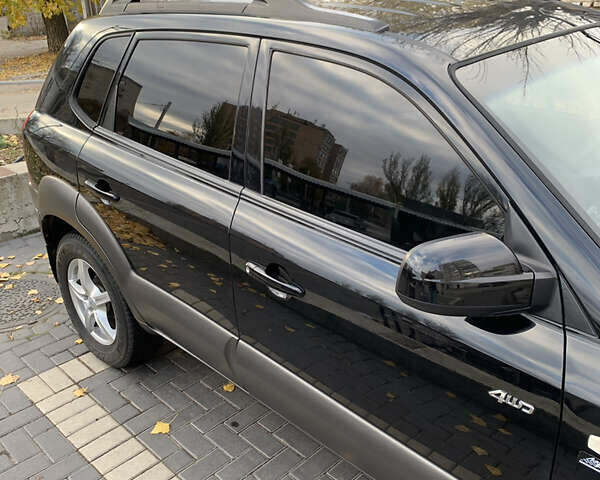 Черный Хендай Туксон, объемом двигателя 2 л и пробегом 219 тыс. км за 8400 $, фото 8 на Automoto.ua