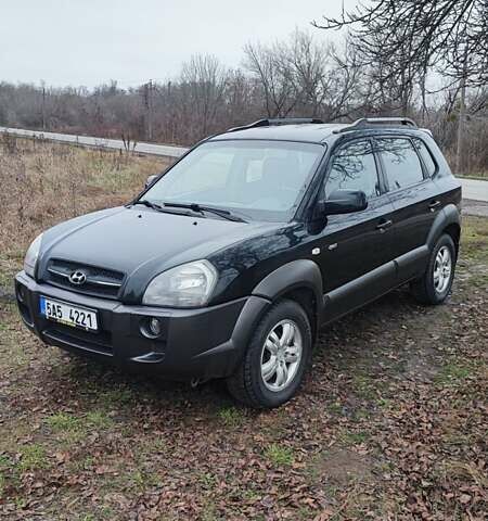 Черный Хендай Туксон, объемом двигателя 2 л и пробегом 284 тыс. км за 4700 $, фото 2 на Automoto.ua