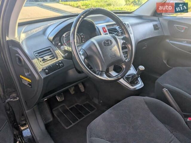 Черный Хендай Туксон, объемом двигателя 1.98 л и пробегом 226 тыс. км за 6500 $, фото 2 на Automoto.ua