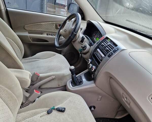 Черный Хендай Туксон, объемом двигателя 0 л и пробегом 165 тыс. км за 5800 $, фото 5 на Automoto.ua