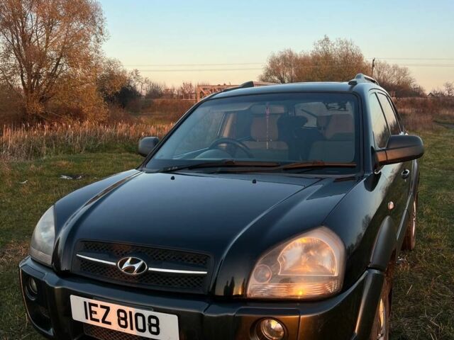 Черный Хендай Туксон, объемом двигателя 2 л и пробегом 137 тыс. км за 4300 $, фото 2 на Automoto.ua