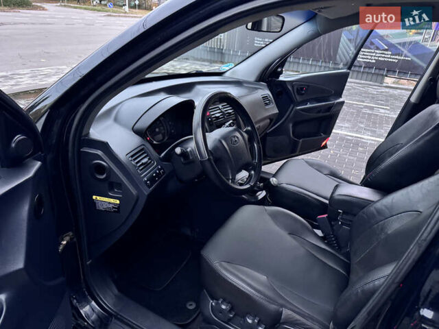 Хендай Туксон 2005 у Полтаві на Automoto.ua Чорний Хендай Туксон, об'ємом двигуна 1.98 л та пробігом 175 тис. км за 7700 $, фото 13 на Automoto.ua