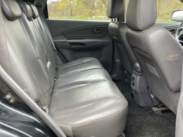 Чорний Хендай Туксон, об'ємом двигуна 2 л та пробігом 320 тис. км за 3000 $, фото 12 на Automoto.ua