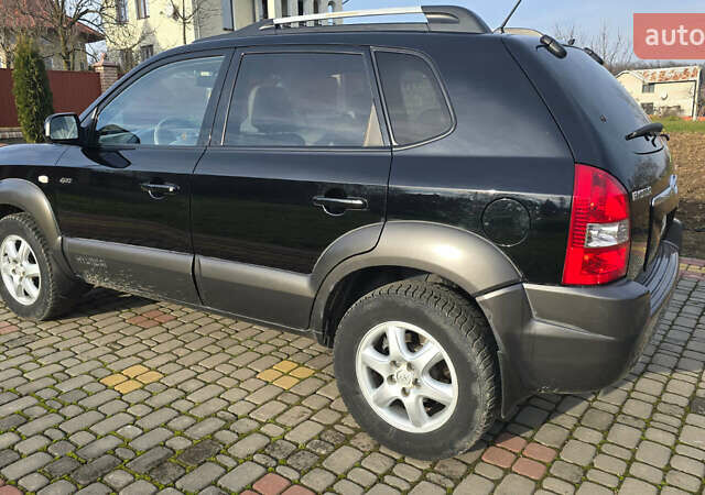 Черный Хендай Туксон, объемом двигателя 2 л и пробегом 217 тыс. км за 7552 $, фото 5 на Automoto.ua