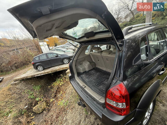 Черный Хендай Туксон, объемом двигателя 2 л и пробегом 211 тыс. км за 4444 $, фото 20 на Automoto.ua