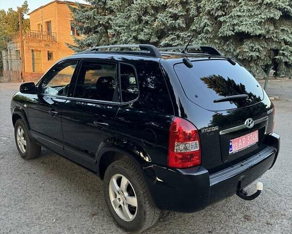 Хендай Туксон 2005 у Вознесенске на Automoto.ua Чорний Хендай Туксон, об'ємом двигуна 1.98 л та пробігом 144 тис. км за 7500 $, фото 7 на Automoto.ua