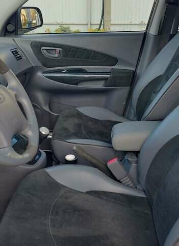 Хендай Туксон 2005 в Харькове на Automoto.ua Черный Хендай Туксон, объемом двигателя 1.98 л и пробегом 173 тыс. км за 8000 $, фото 21 на Automoto.ua