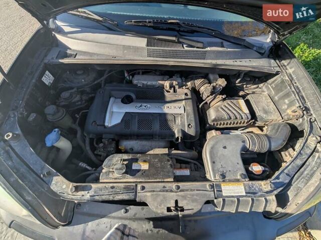 Черный Хендай Туксон, объемом двигателя 1.98 л и пробегом 226 тыс. км за 6500 $, фото 16 на Automoto.ua