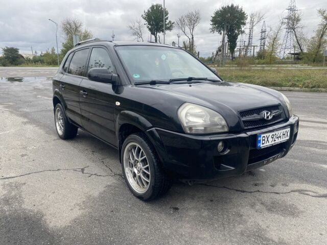 Черный Хендай Туксон, объемом двигателя 2 л и пробегом 230 тыс. км за 7500 $, фото 4 на Automoto.ua