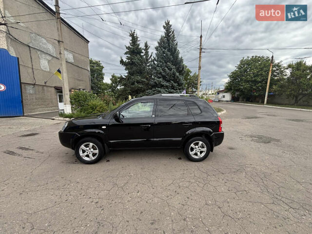 Черный Хендай Туксон, объемом двигателя 1.98 л и пробегом 215 тыс. км за 8600 $, фото 3 на Automoto.ua