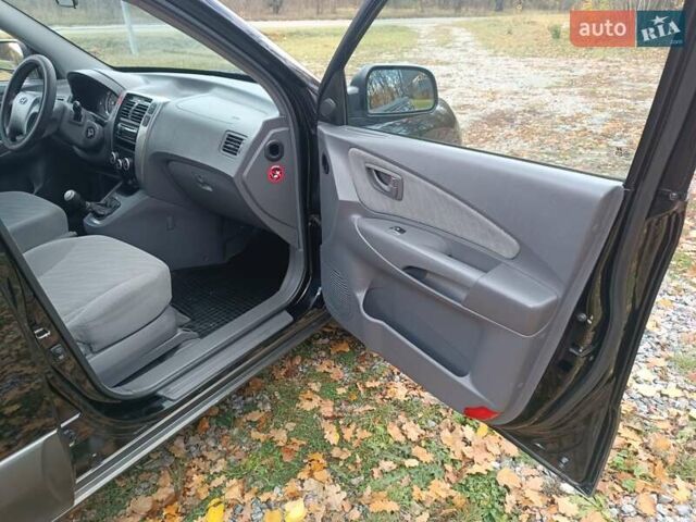 Черный Хендай Туксон, объемом двигателя 1.98 л и пробегом 192 тыс. км за 6900 $, фото 17 на Automoto.ua