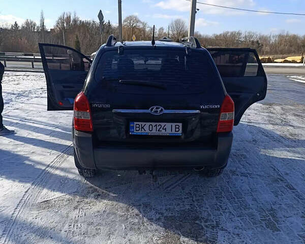 Черный Хендай Туксон, объемом двигателя 1.98 л и пробегом 27 тыс. км за 6000 $, фото 1 на Automoto.ua