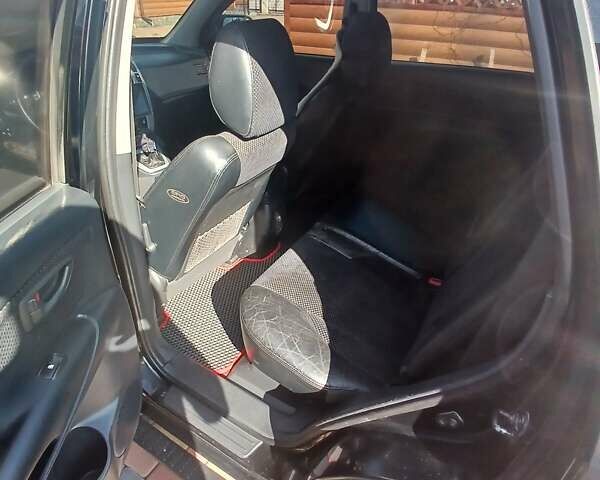 Черный Хендай Туксон, объемом двигателя 2 л и пробегом 315 тыс. км за 7000 $, фото 5 на Automoto.ua