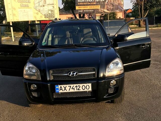 Черный Хендай Туксон, объемом двигателя 2 л и пробегом 253 тыс. км за 7600 $, фото 2 на Automoto.ua