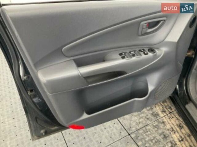 Чорний Хендай Туксон, об'ємом двигуна 1.98 л та пробігом 187 тис. км за 7500 $, фото 5 на Automoto.ua