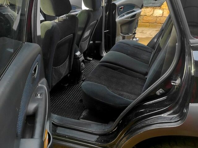 Черный Хендай Туксон, объемом двигателя 2 л и пробегом 220 тыс. км за 6750 $, фото 3 на Automoto.ua