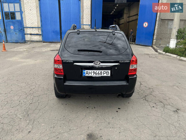 Черный Хендай Туксон, объемом двигателя 1.98 л и пробегом 215 тыс. км за 8600 $, фото 7 на Automoto.ua