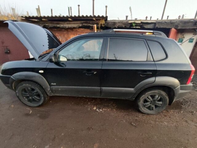 Черный Хендай Туксон, объемом двигателя 2 л и пробегом 370 тыс. км за 3300 $, фото 1 на Automoto.ua