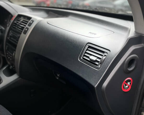 Чорний Хендай Туксон, об'ємом двигуна 1.98 л та пробігом 225 тис. км за 6600 $, фото 11 на Automoto.ua