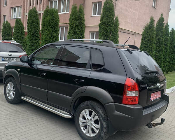 Черный Хендай Туксон, объемом двигателя 2 л и пробегом 270 тыс. км за 6300 $, фото 3 на Automoto.ua