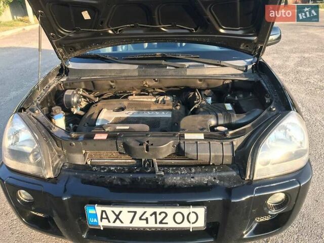 Черный Хендай Туксон, объемом двигателя 2 л и пробегом 253 тыс. км за 7500 $, фото 8 на Automoto.ua