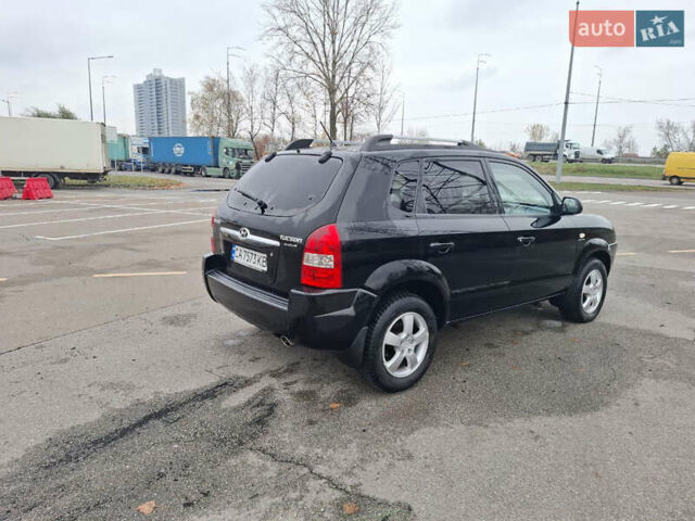 Черный Хендай Туксон, объемом двигателя 2 л и пробегом 170 тыс. км за 6999 $, фото 4 на Automoto.ua