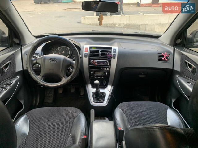 Черный Хендай Туксон, объемом двигателя 2 л и пробегом 219 тыс. км за 8400 $, фото 14 на Automoto.ua