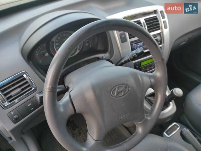 Черный Хендай Туксон, объемом двигателя 2 л и пробегом 208 тыс. км за 6950 $, фото 14 на Automoto.ua