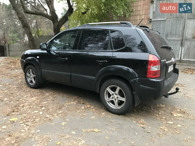 Черный Хендай Туксон, объемом двигателя 2 л и пробегом 261 тыс. км за 6500 $, фото 9 на Automoto.ua