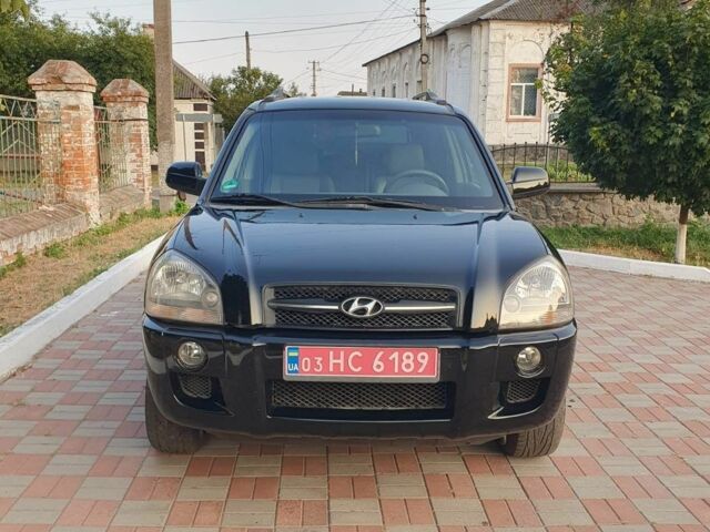 Черный Хендай Туксон, объемом двигателя 2 л и пробегом 137 тыс. км за 7499 $, фото 6 на Automoto.ua