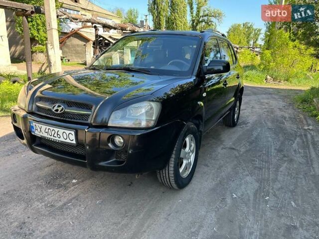 Черный Хендай Туксон, объемом двигателя 2 л и пробегом 232 тыс. км за 6900 $, фото 2 на Automoto.ua